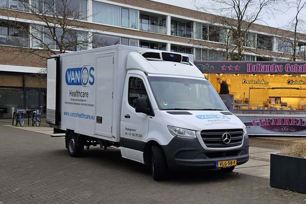 De geconditioneerde transport bus van VanOs Healthcare